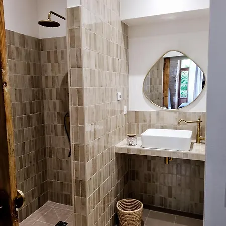 Casita Hyper Centre 3* سارلا لا كانيدا